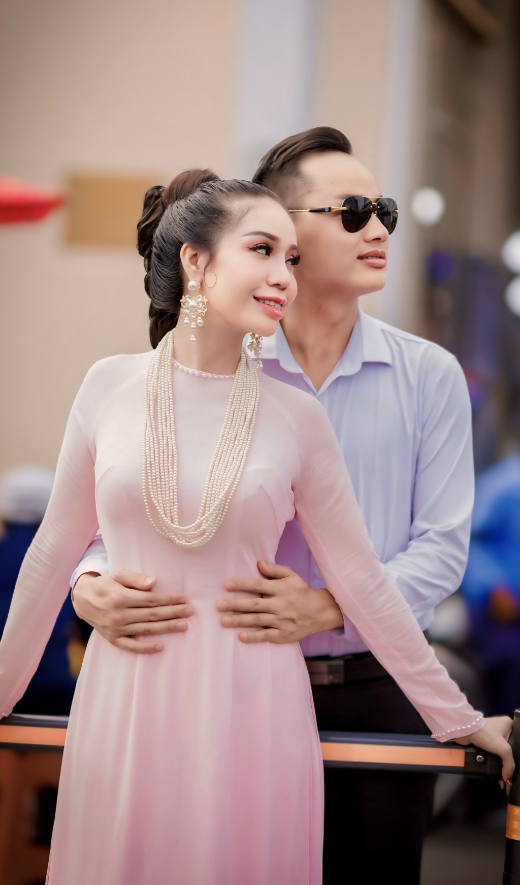 Hoa hậu Thanh Hằng với áo dài 4 tà của NTK Tiến Trần