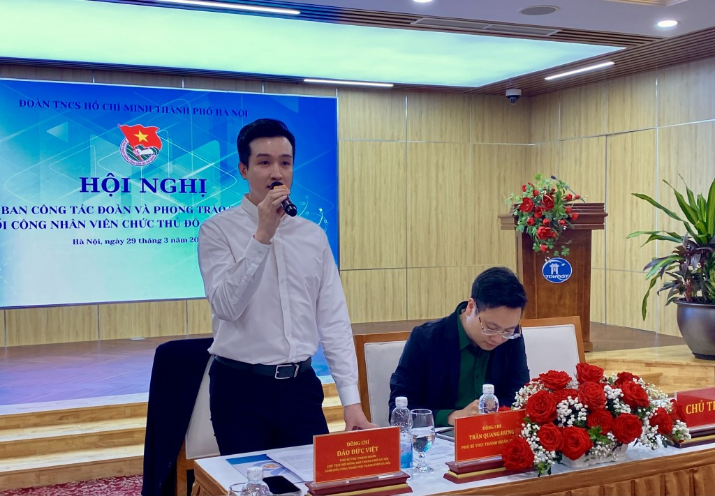 Đồng chí Đào Đức Việt, Phó Bí thư Thành đoàn, Chủ tịch Hội đồng Đội thành phố Hà Nội chia sẻ tại hội nghị