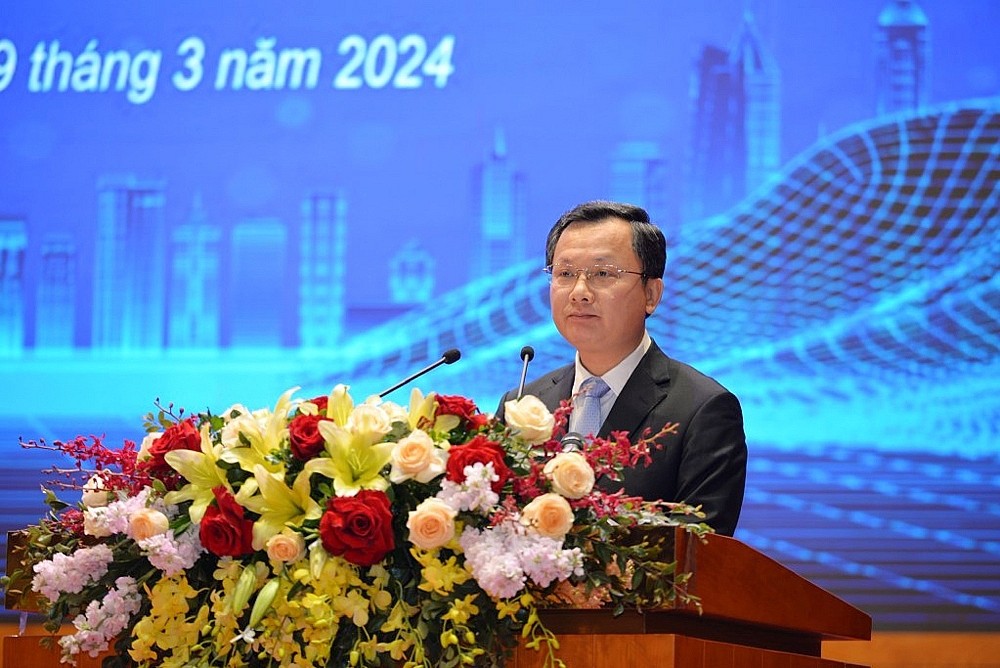 Chủ tịch Ủy ban nhân dân tỉnh Quảng Ninh Cao Tường Huy phát biểu tại Hội nghị.
