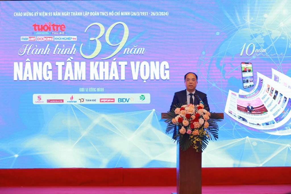 đồng chí Nguyễn Mạnh Hưng - Bí thư Chi bộ, Tổng Biên tập báo Tuổi trẻ Thủ đô phát biểu tại buổi lễ