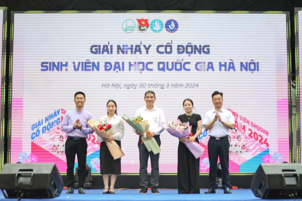 Sôi động giải nhảy cổ động sinh viên Đại học Quốc gia Hà Nội