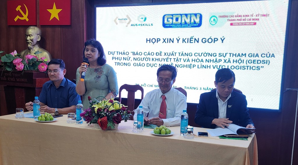 Bà Phạm Ngọc Diễm, Phó Hiệu trưởng Trường Cao đẳng Kinh tế Kỹ thuật TP HCM phát biểu tại sự kiện