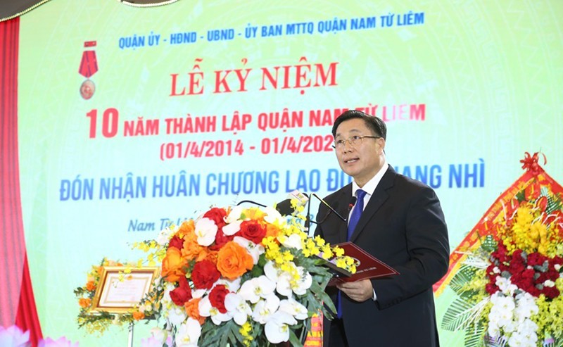 Bí thư Quận uỷ Nam Từ Liêm Nguyễn Quang Hiếu phát biểu tiếp thu các ý kiến chỉ đạo của Lãnh đạo thành phố tại Lễ kỷ niệm