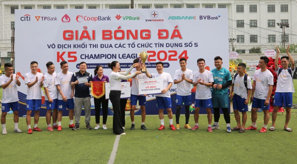 Đội bóng TPBank đoạt Cúp vô địch giải bóng đá vô địch Khối 5 năm 2024