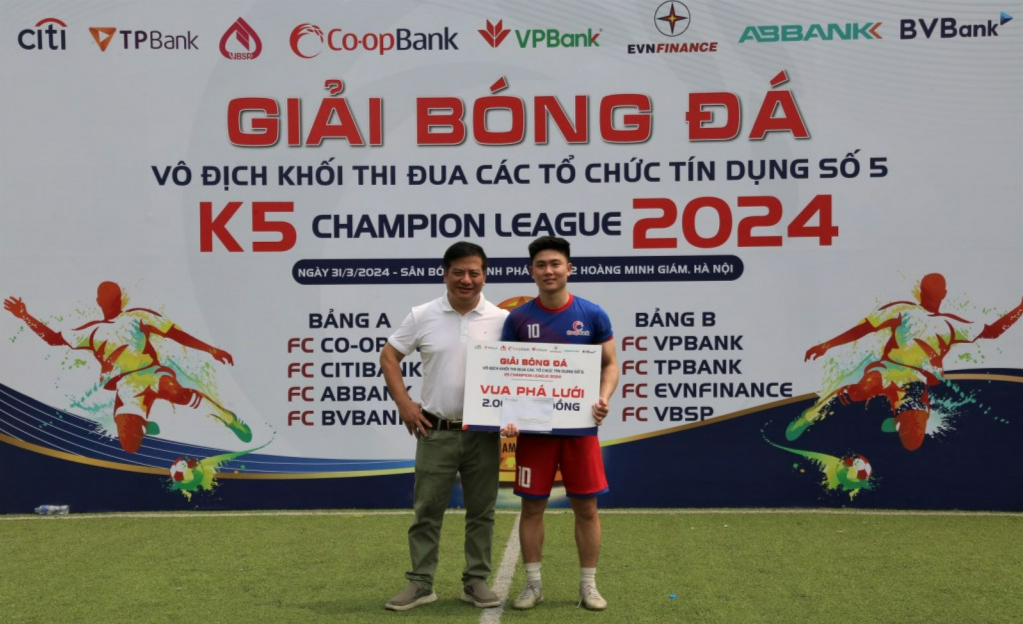 Cầu thủ Lê Quang Trung của đội bóng Co-opBank  đã dành danh hiệu vua Phá lưới của giải đấu