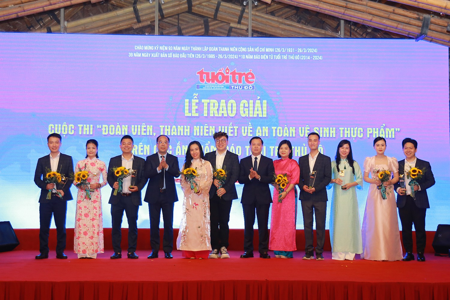Báo Tuổi trẻ Thủ đô trao giải cuộc thi “Đoàn viên, thanh niên viết về an toàn, vệ sinh thực phẩm” và “Đoàn viên, thanh niên làm kinh tế giỏi” Báo Tuổi trẻ Thủ đô trao giải cuộc thi “Đoàn viên, thanh niên viết về an toàn, vệ sinh thực phẩm” và “Đoàn viên, thanh niên làm kinh tế giỏi”
