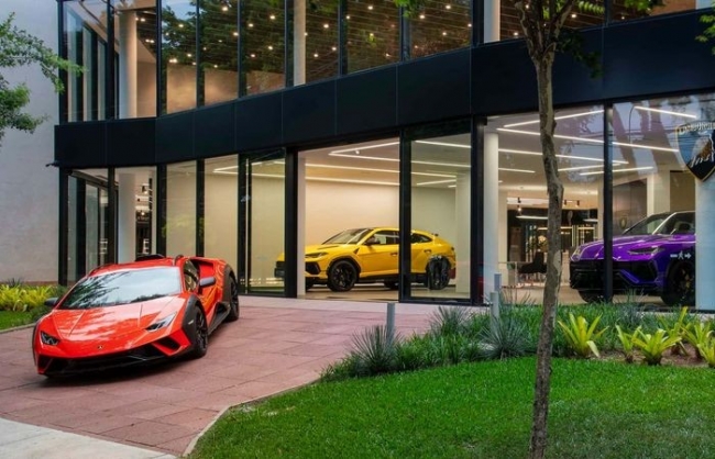 Lamborghini khai trương showroom mới