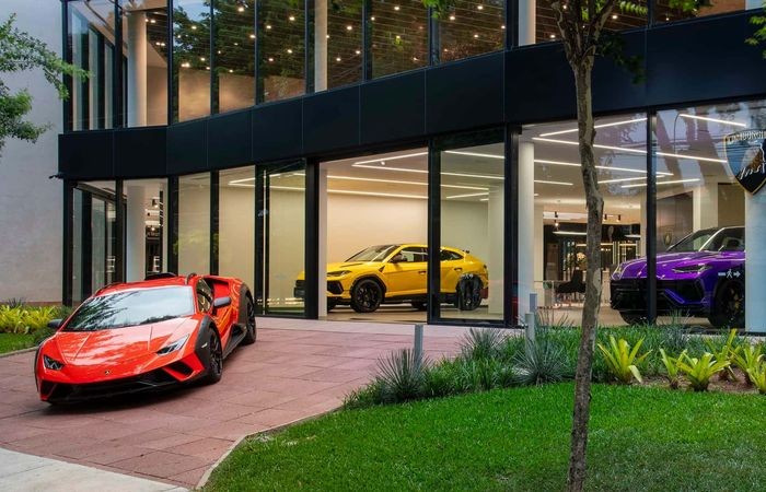 Lamborghini khai trương showroom mới