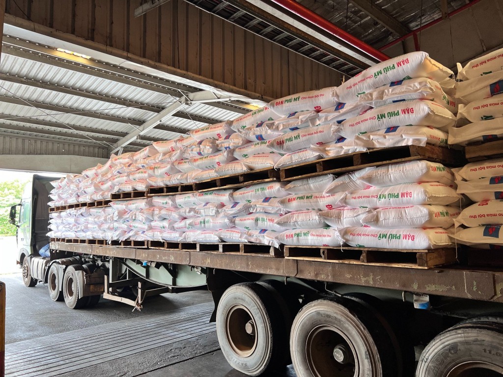 Hiện nay hàng năm PVFCCo cung ứng ra thị trường khoảng gần 1,2 triệu tấn phân bón Phú Mỹ các loại (1)