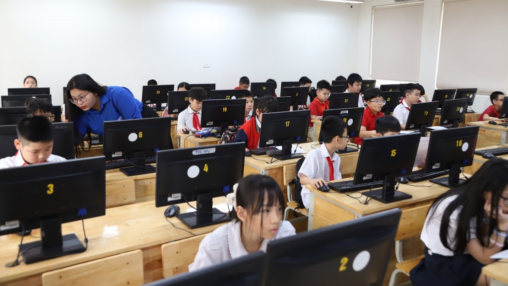19 Liên đội tranh tài hội thi Tin học trẻ quận Hoàn Kiếm