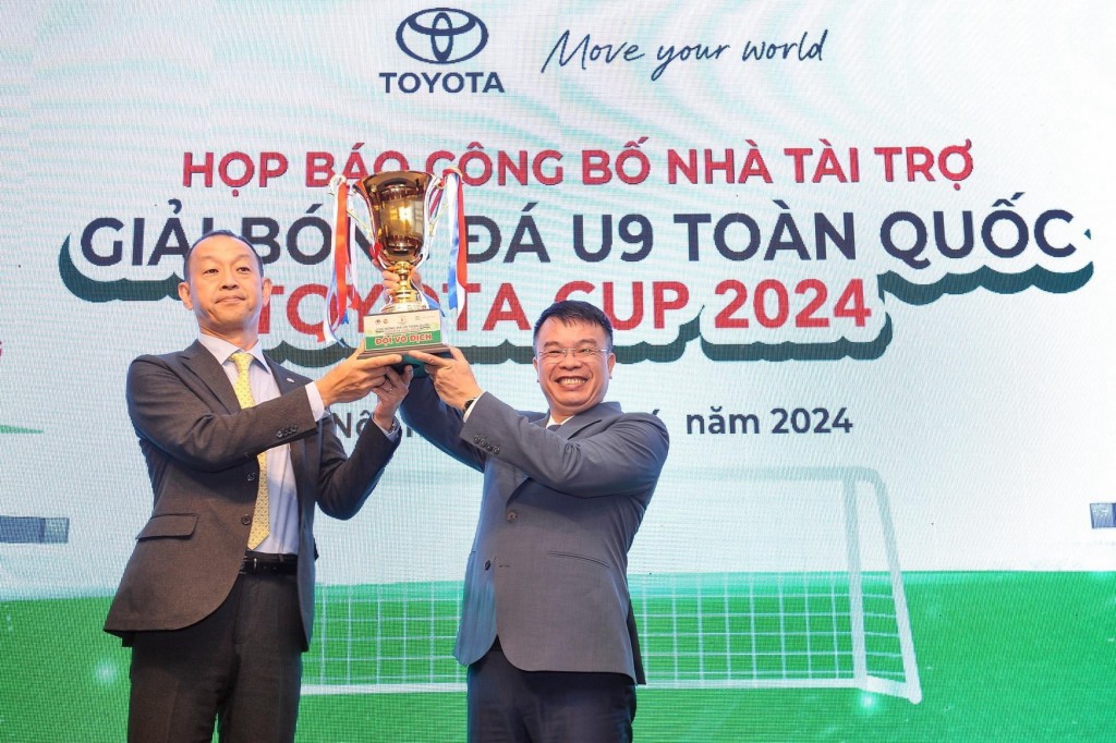 Đại diện Toyota Việt Nam và BTC Giải bóng đá U9 toàn quốc Toyota Cup 2024 (1)