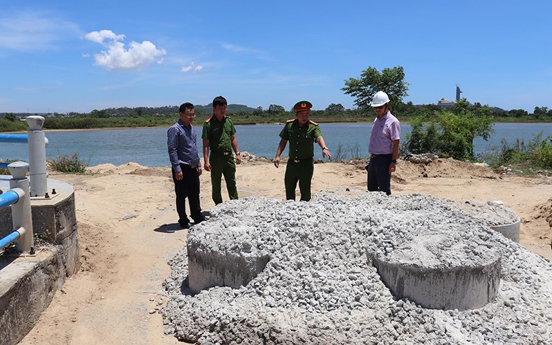 Quảng Ngãi: Bắt quả tang nhiều vụ khai thác cát trái phép