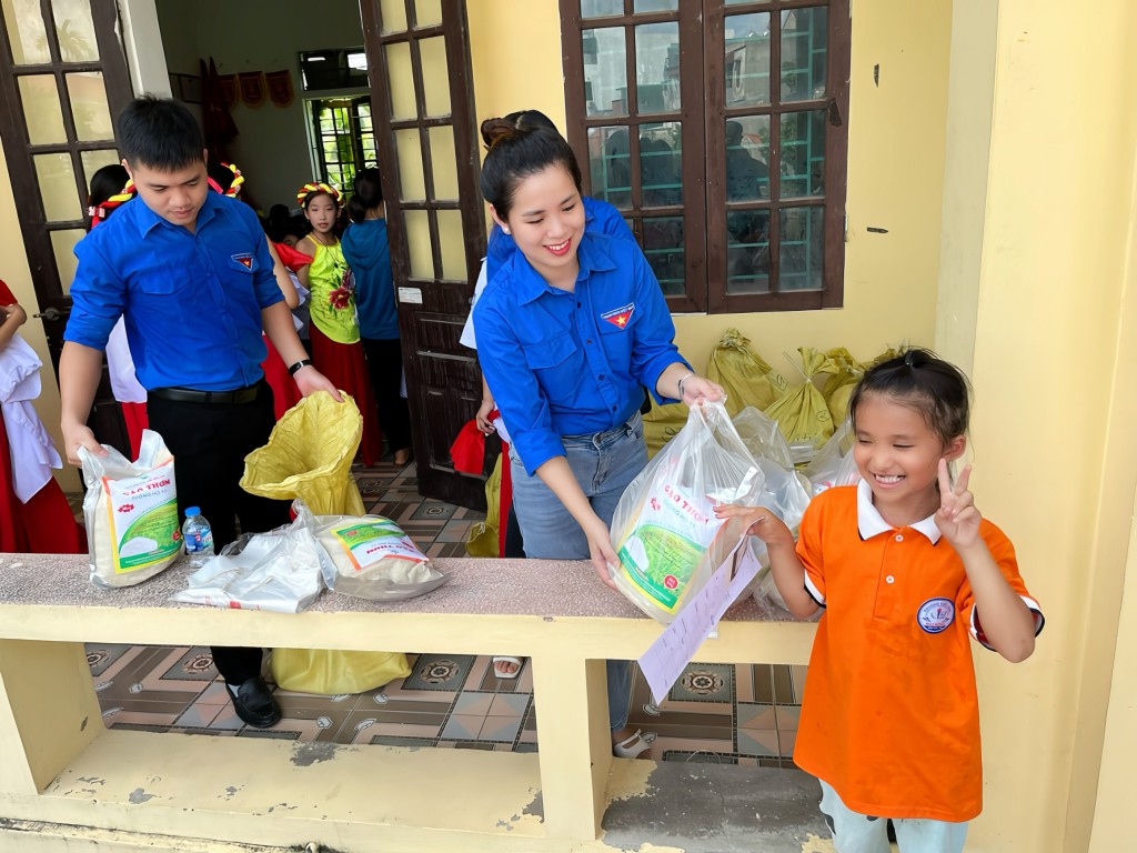 Nguyễn Hoàng Anh tham gia hoạt động tình nguyện 