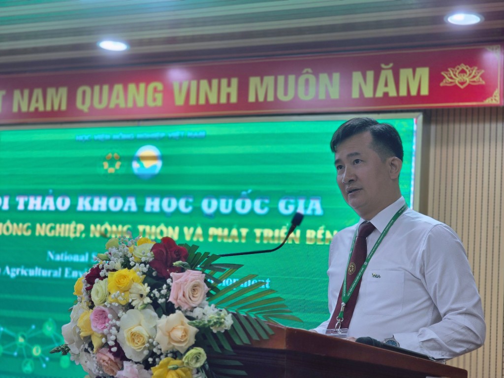 PGS.TS. Trần Trọng Phương, Trưởng khoa Tài nguyên và Môi trường phát biểu khai mạc Hội thảo