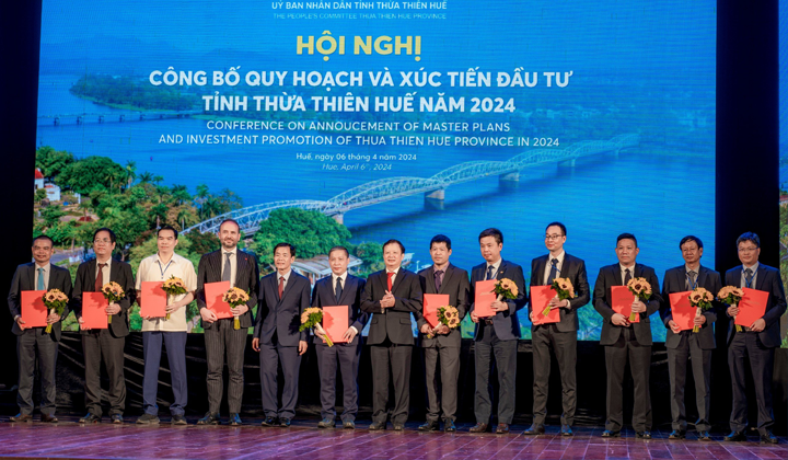 Tỉnh Thừa Thiên - Huế trao giấy chứng nhận đăng ký đầu tư cho 11 dự án với tổng vốn đăng ký 9.134 tỷ đồng 