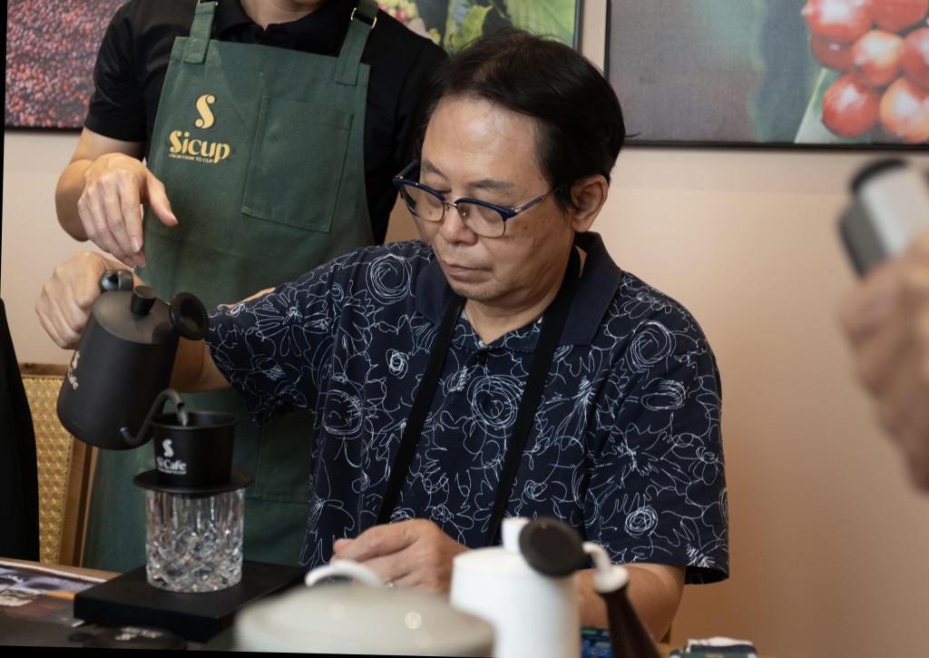 Workshop của Si Cafe thường diễn ra cuối tuần, những người yêu thích cà phê sẽ được hướng dẫn từng bước để tạo ra một tách cà phê pha phin