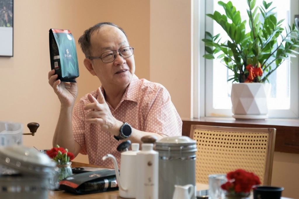 nhà báo Phạm Hồng Phước, nguyên Phó Tổng biên tập Tạp chí CNTT-TT eChip cũng là người yêu thích cà phê 