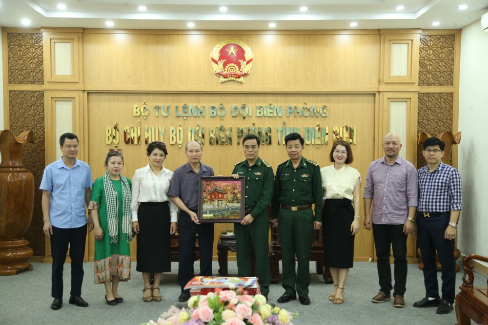 Hội Nhà báo TP Hà Nội làm việc với Bộ Chỉ huy Bộ đội Biên phòng tỉnh Điện Biên