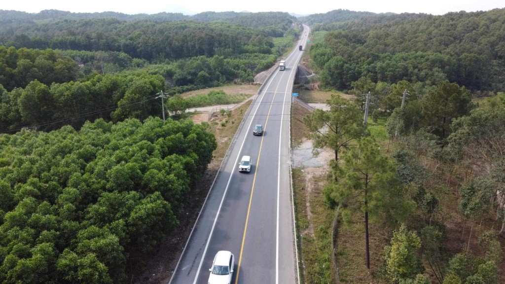 Theo Đoàn Đại biểu Quốc hội tỉnh Quảng Trị cấm xe cỡ lớn lên cao tốc Cam Lộ - La Sơn sẽ đẩy rủi ro cho địa phương và người dân 