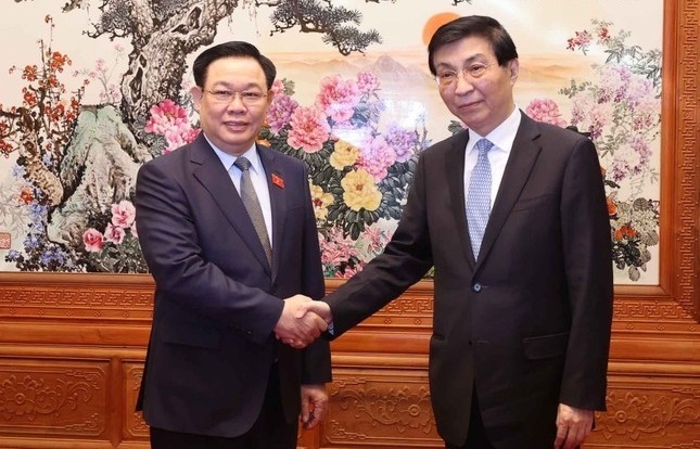 Chủ tịch QH Vương Đình Huệ hội kiến Chủ tịch Chính hiệp toàn quốc Trung Quốc Vương Hộ Ninh