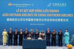Chủ tịch Quốc hội Vương Đình Huệ dự Lễ kỷ niệm 30 năm đường bay Việt Nam - Trung Quốc