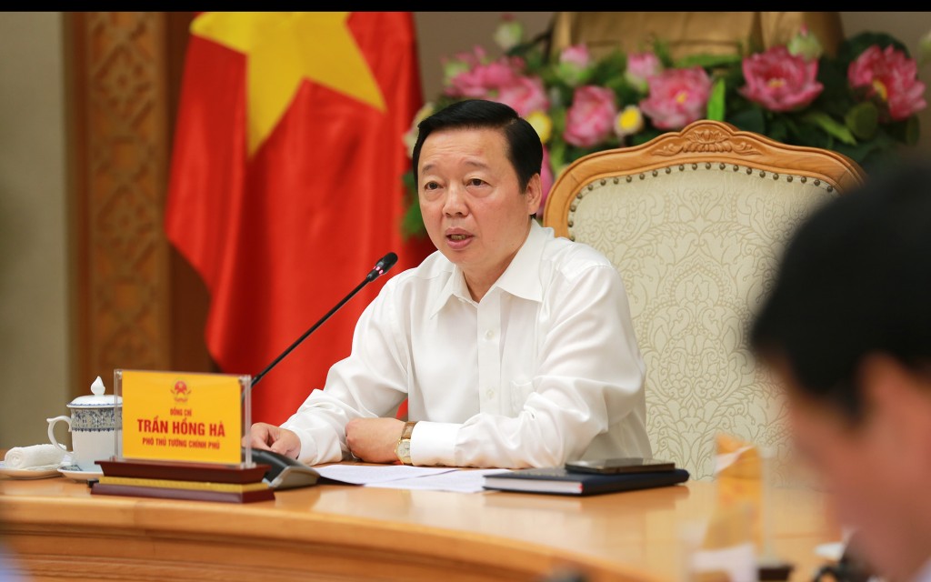 Phó Thủ tướng Trần Hồng Hà nhấn mạnh phát triển điện mặt trời áp mái là nhiệm vụ cấp bách, giải pháp quan trọng nhằm huy động các nguồn lực xã hội vào thực hiện Quy hoạch Điện VIII - Ảnh: VGP/Minh Khôi