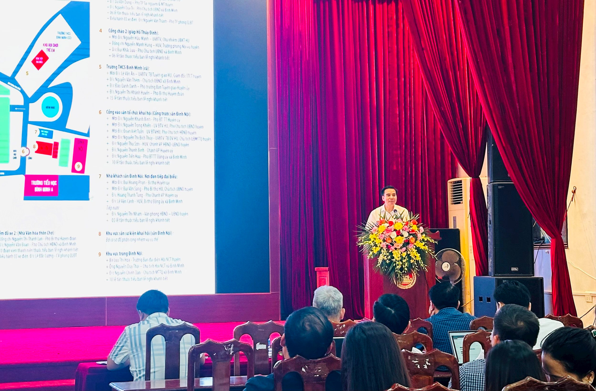 Đồng chí Trần Văn Lợi - Trưởng phòng Văn hoá và Thông tin huyện Thanh Oai báo cáo tại Hội nghị
