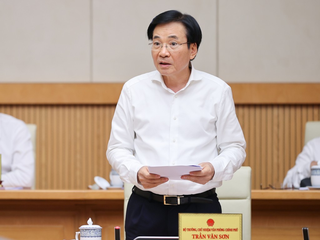 Bộ trưởng, Chủ nhiện Văn phòng Chính phủ Trần Văn Sơn báo cáo tại phiên họp - Ảnh: VGP/Nhật Bắc