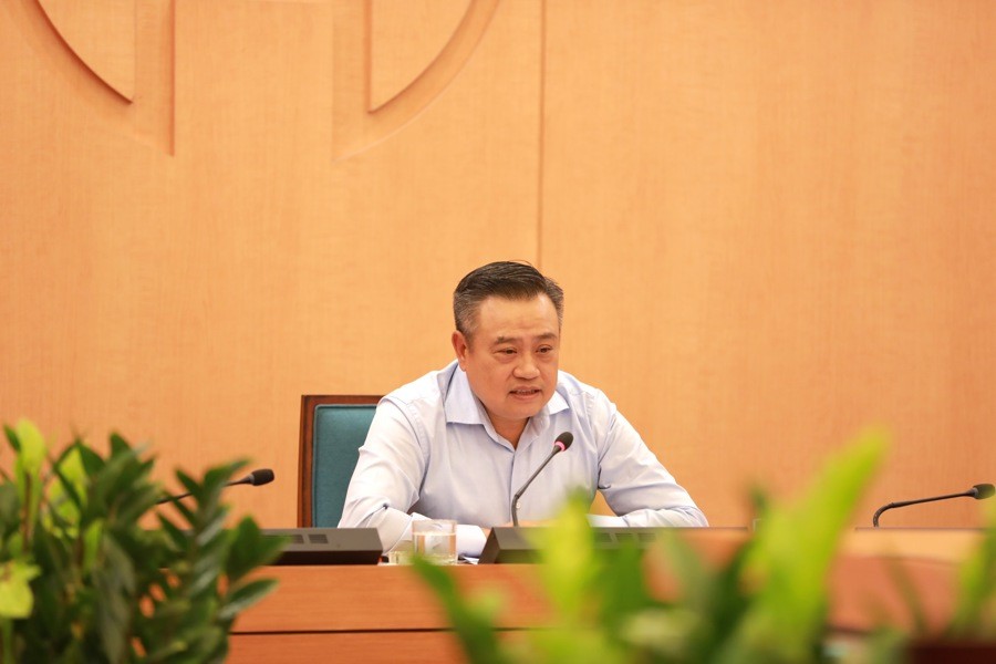 Chủ tịch UBND Thành phố Hà Nội Trần Sỹ Thanh phát biểu tại phiên họp.