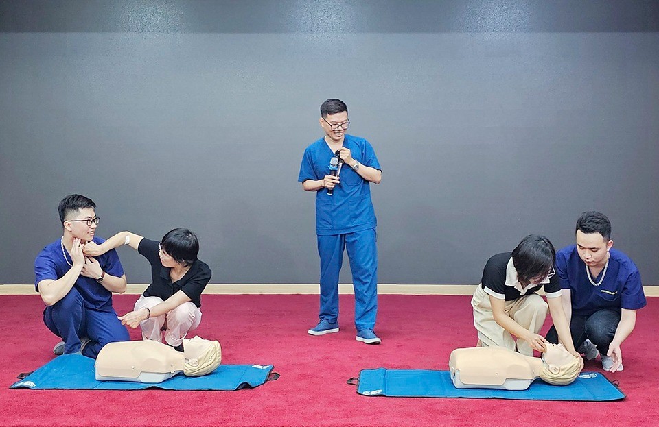 Bác sĩ Ngô Đức Hùng - Trung tâm Cấp cứu A9, Bệnh viện Bạch Mai chia sẻ kỹ năng sơ cứu tai nạn thường gặp.