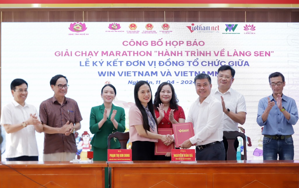 Lễ ký kết đơn vị đồng tổ chức giữa Báo VietNamNet và Công ty TNHH Thể thao Win VietNam. Ảnh: Quốc Huy