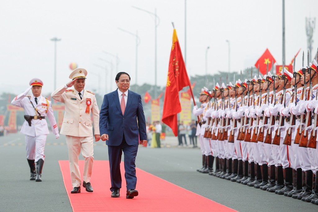 Thủ tướng Phạm Minh Chính duyệt Đội danh dự Bộ Tư lệnh Cảnh sát cơ động - Ảnh:VGP/Nhật Bắc