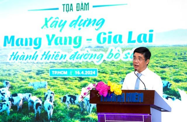 Nhà báo Lâm Hiếu Dũng, Phó tổng biên tập Báo Thanh Niên phát biểu khai mạc hội thảo