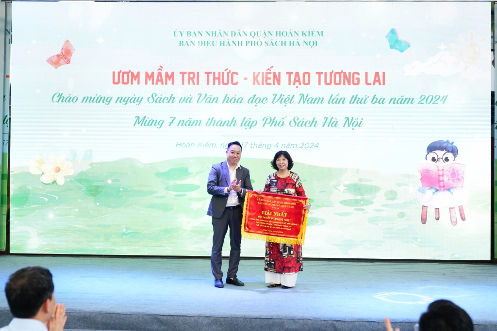 Thiết thực phát triển văn hóa đọc cho người Hà Nội