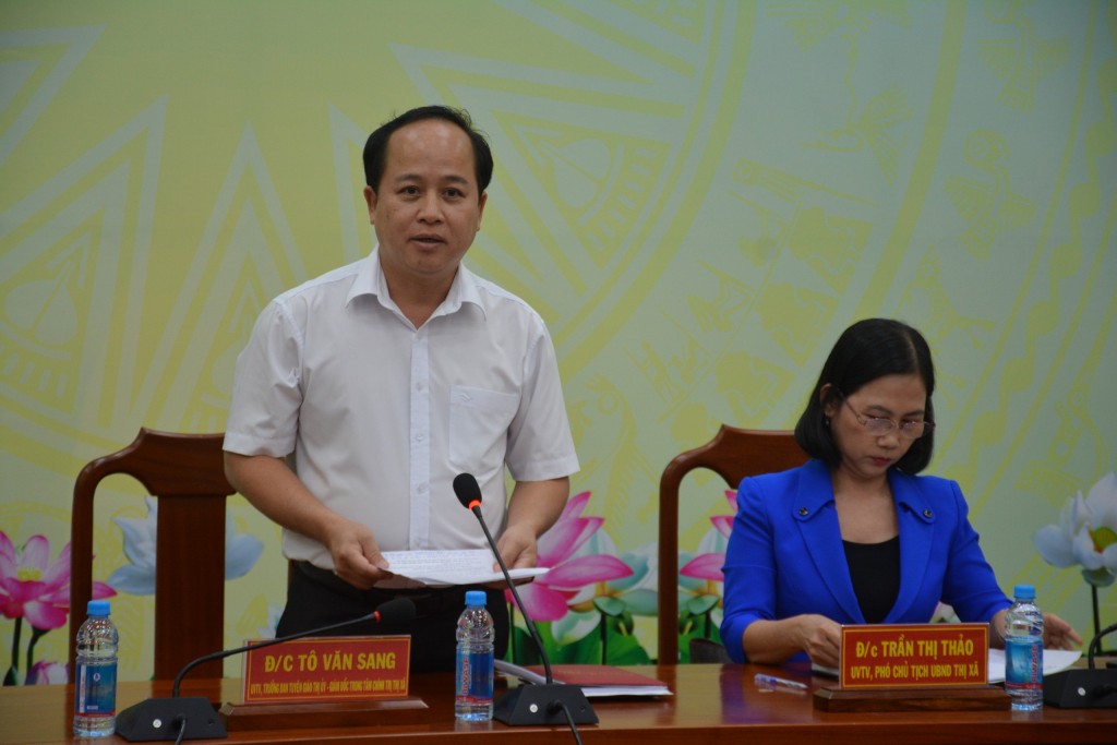 Ông Tô Văn Sang, Trưởng Ban Tuyên giáo Thị ủy Bến Cát phát biểu tại họp báo