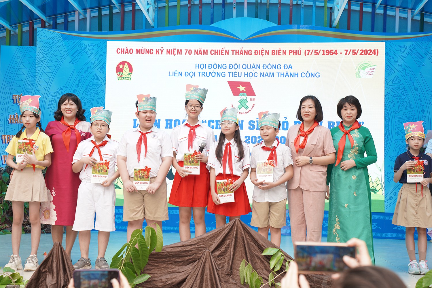 Đội thi Tô Vĩnh Diện đã xuất sắc giành vị trí Quán quân của liên hoan Đội thi Tô Vĩnh Diện đã xuất sắc giành vị trí Quán quân của liên hoan