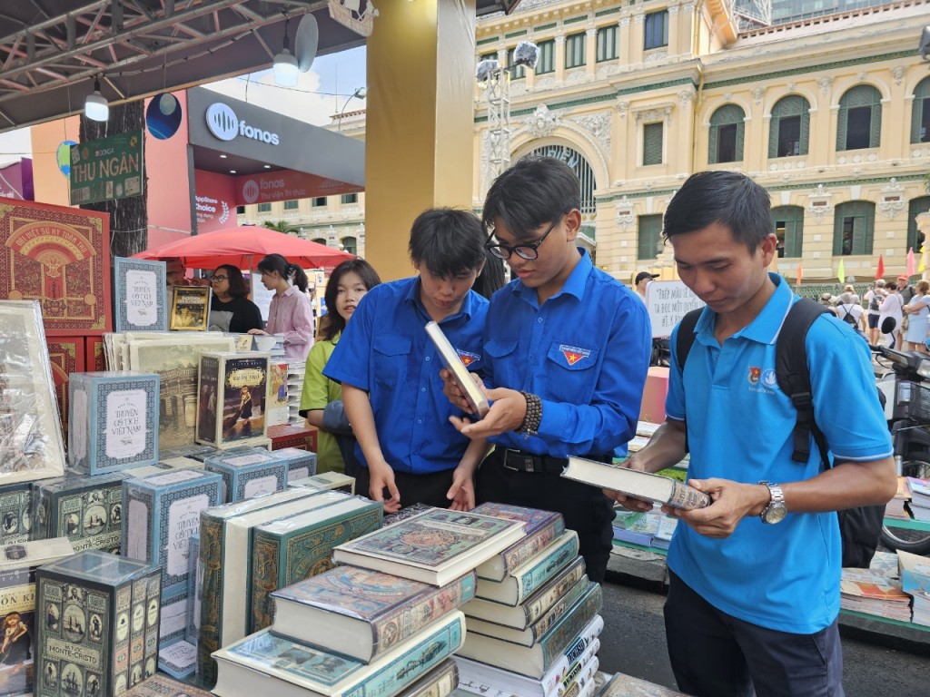 Hàng ngàn người yêu sách có mặt tại Ngày Sách và Văn hóa đọc