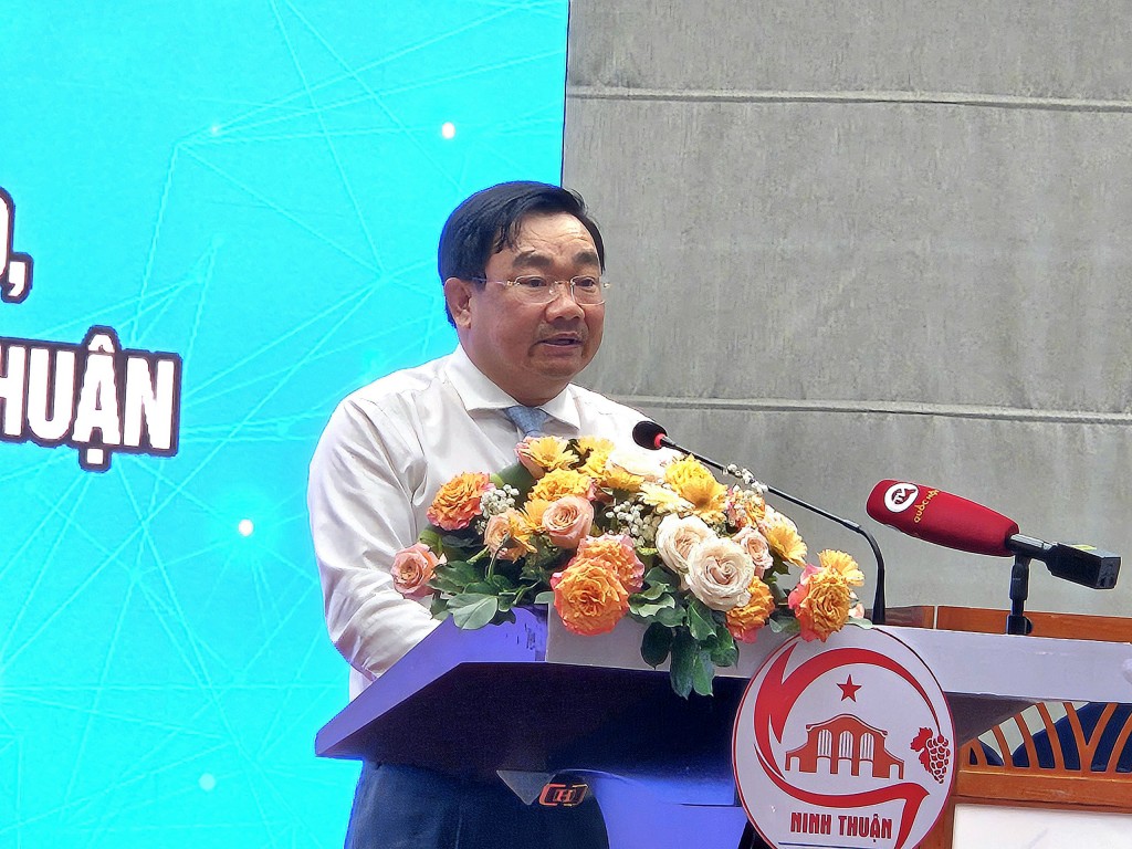 hó Chủ tịch UBND tỉnh Ninh Thuận Trịnh Minh Hoàng phát biểu tại buổi họp báo