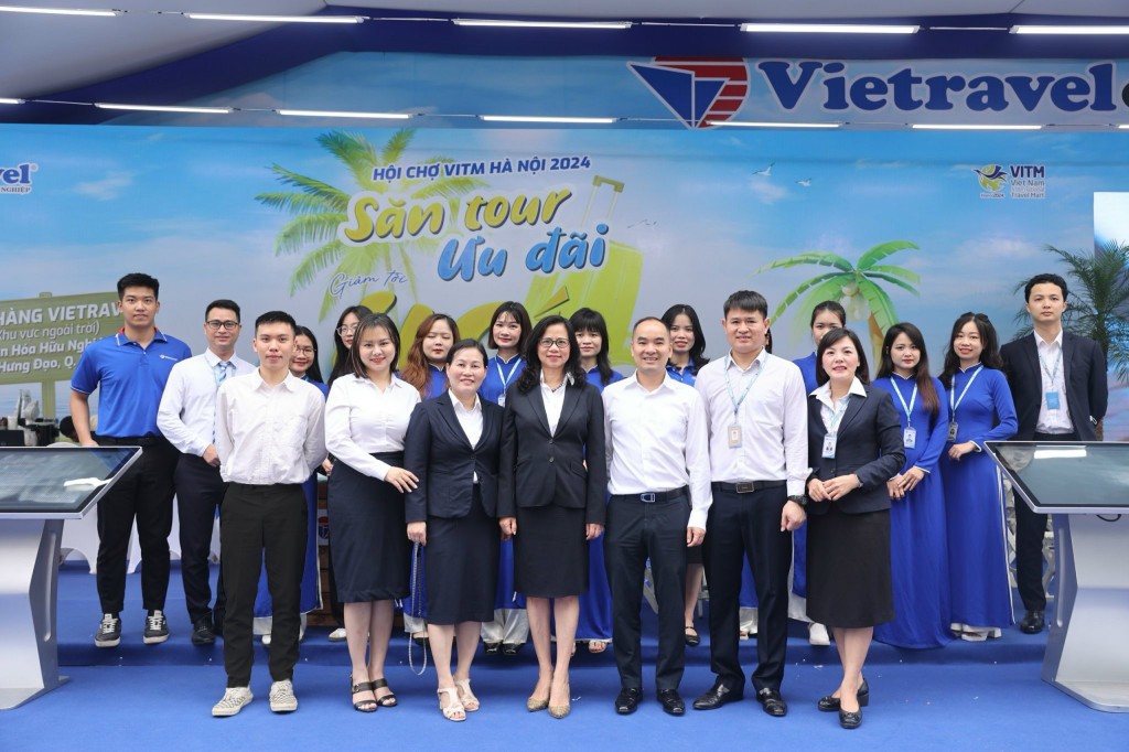 Nhiều du khách quan tâm đến tour siêu khuyến mại và các tour mới lạ