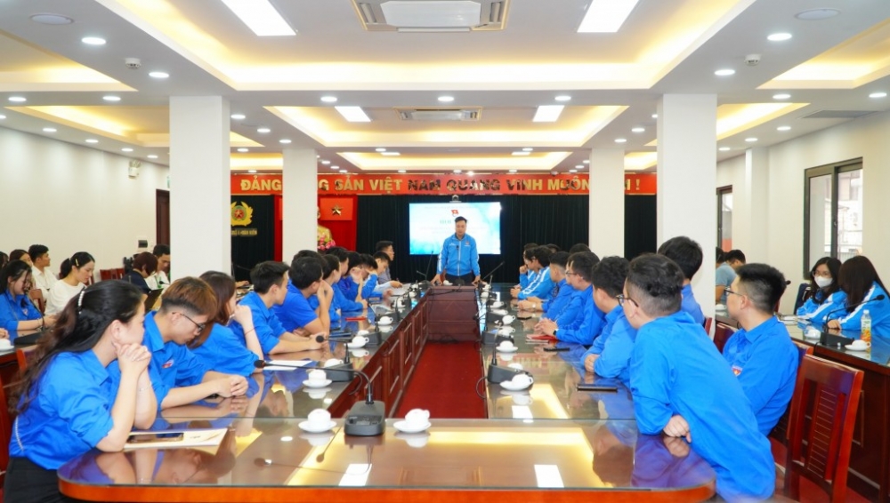 Chiều 19/4, Thành đoàn Hà Nội tổ chức Hội nghị tập huấn cho các lực lượng thanh niên tham gia hoạt động hỗ trợ triển khai thu phí đỗ xe không dùng tiền mặt.