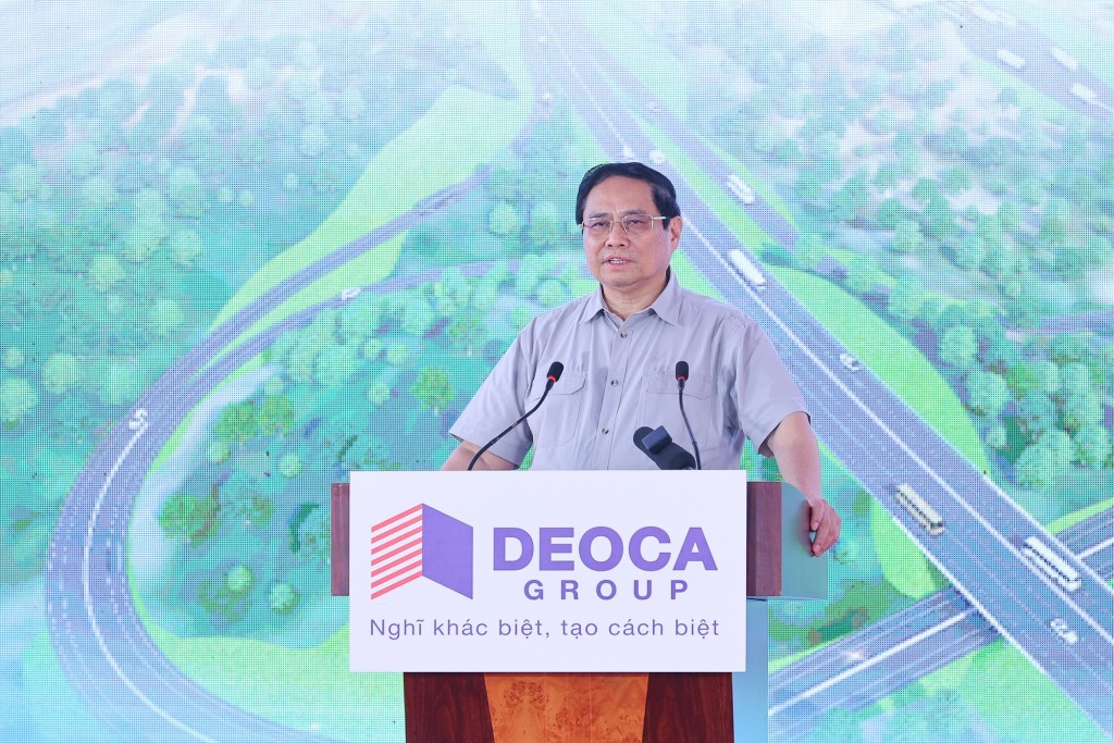 Thủ tướng Phạm Minh Chính phát lệnh khởi công dự án tuyến cao tốc cửa khẩu Hữu Nghị - Chi Lăng với tổng nguồn vốn hơn 11.000 tỷ đồng - Ảnh: VGP/Nhật Bắc
