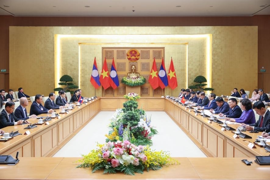 Hai Thủ tướng nhất trí đánh giá mối quan hệ hữu nghị vĩ đại, đoàn kết đặc biệt và hợp tác toàn diện Việt Nam – Lào tiếp tục phát triển tốt đẹp, vững chắc và hiệu quả trên tất cả các lĩnh vực thời gian qua - Ảnh: VGP/Nhật Bắc
