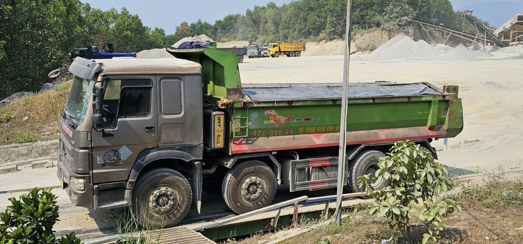 Quảng Nam: Tăng cường xử lý xe khoáng sản "đại náo" đường huyện