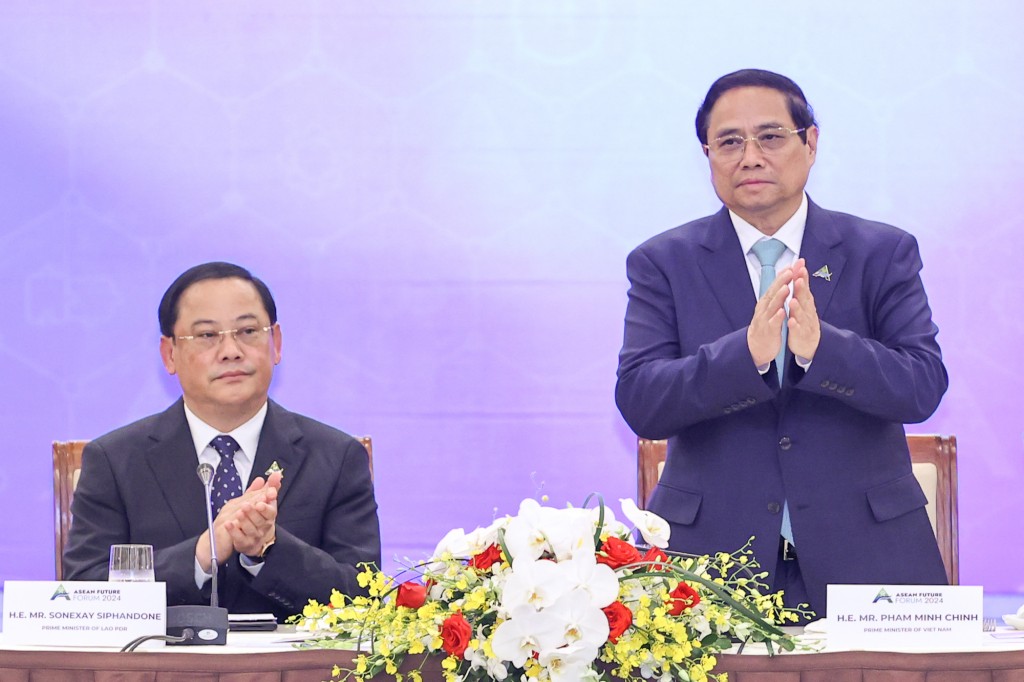 Thủ tướng Chính phủ Phạm Minh Chính và Thủ tướng Lào Sonexay Siphandone, nước Chủ tịch ASEAN 2024 đồng chủ trì tọa đàm với doanh nghiệp các nước ASEAN và các đối tác - Ảnh: VGP/Nhật Bắc