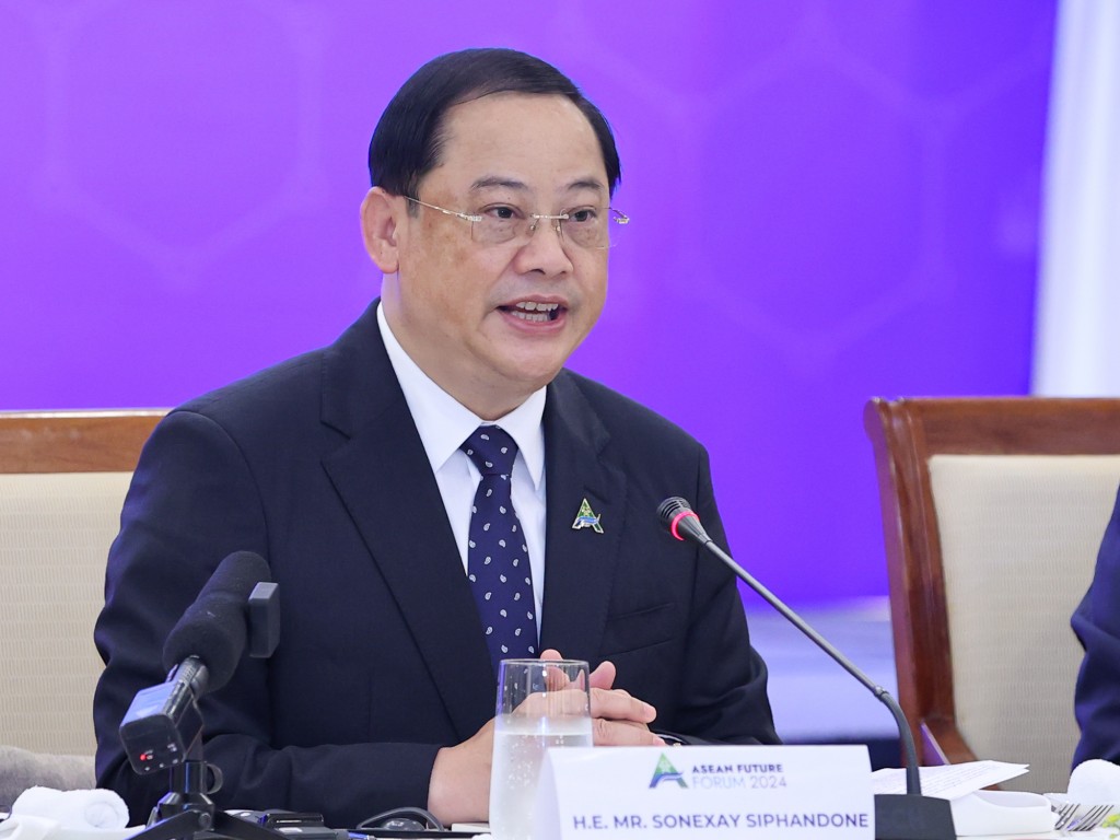 Theo Thủ tướng Lào Sonexay Siphandone, cần có sự hợp tác chặt chẽ hơn giữa các chủ thể, qua đó, tận dụng tối đa lợi ích, đồng thời hạn chế, khắc phục tối đa những thách thức do công nghệ số mang lại - Ảnh: VGP/Nhật Bắc