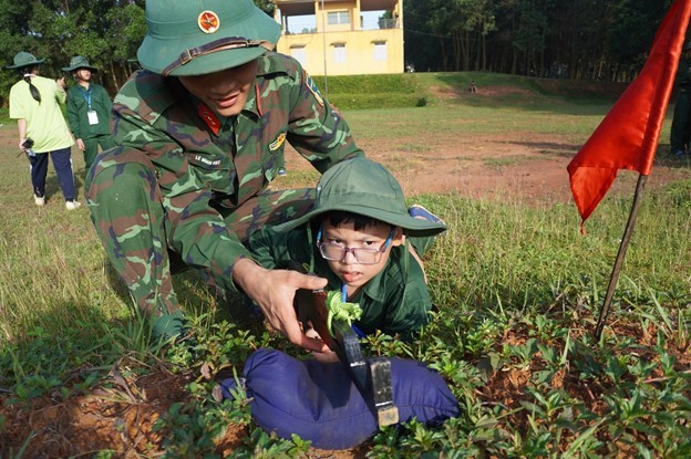 Tham gia Học kỳ Quân đội, các bạn trẻ được trang bị các kỹ năng tự vệ, rèn luyện về cả thể chất và tinh thần.