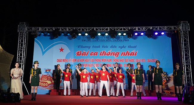 Các đơn vị nghệ thuật của Hà Nội biểu diễn phục vụ Nhân dân Thủ đô 