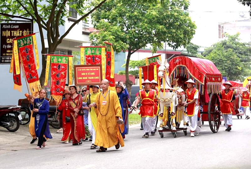 Đoàn rước của các làng tham dự lễ hội Tổng Nam Phù
