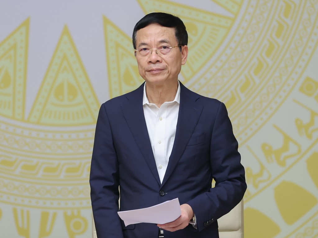 Bộ trưởng Bộ TT&TT Nguyễn Mạnh Hùng phát biểu tại phiên họp - Ảnh: VGP/Nhật Bắc