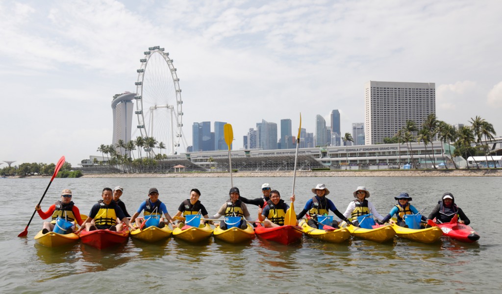 Cả gia đình có thể vừa chèo thuyền Kayak vừa ngắm nhìn quang cảnh tuyệt đẹp. ẢNH: The Straight Times